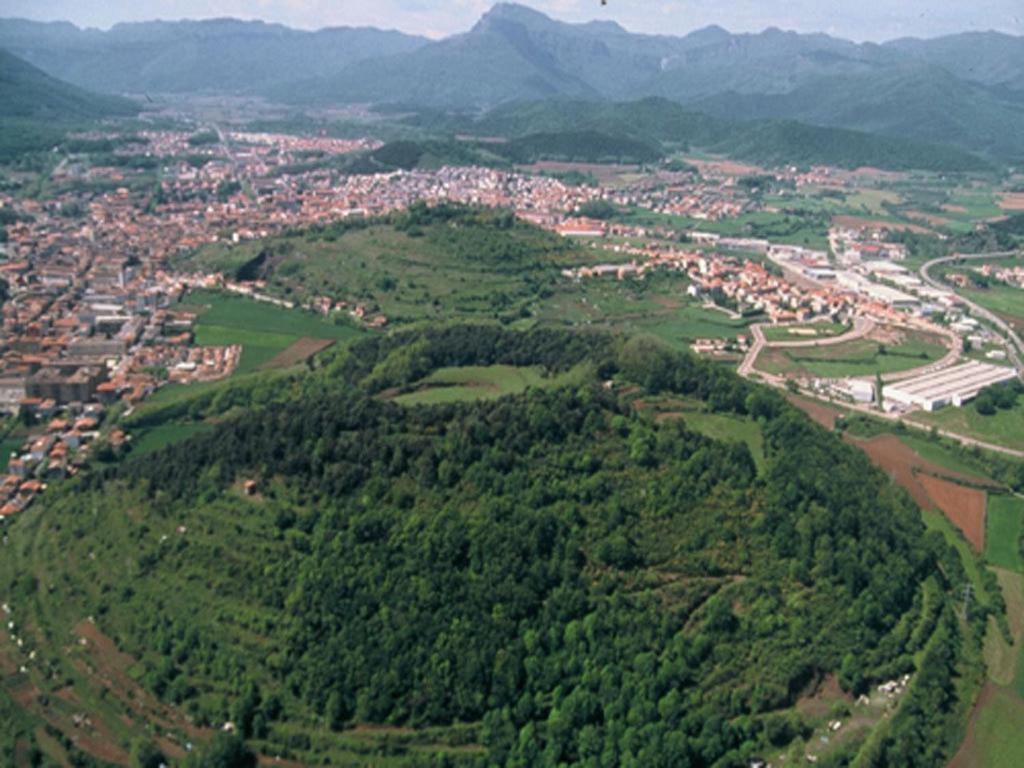 Hostal Sant Bernat Olot Exterior foto